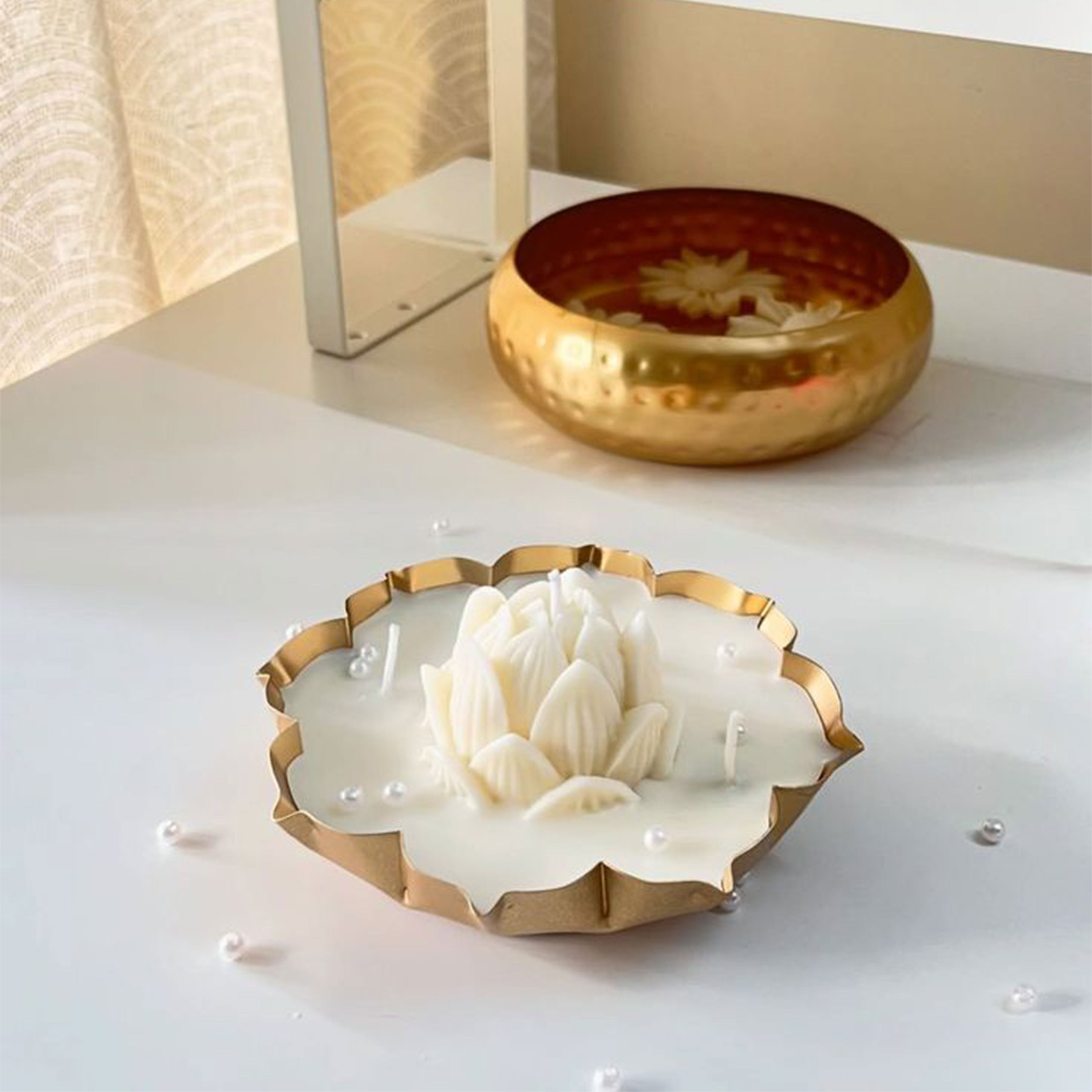 Lotus Glow Urli